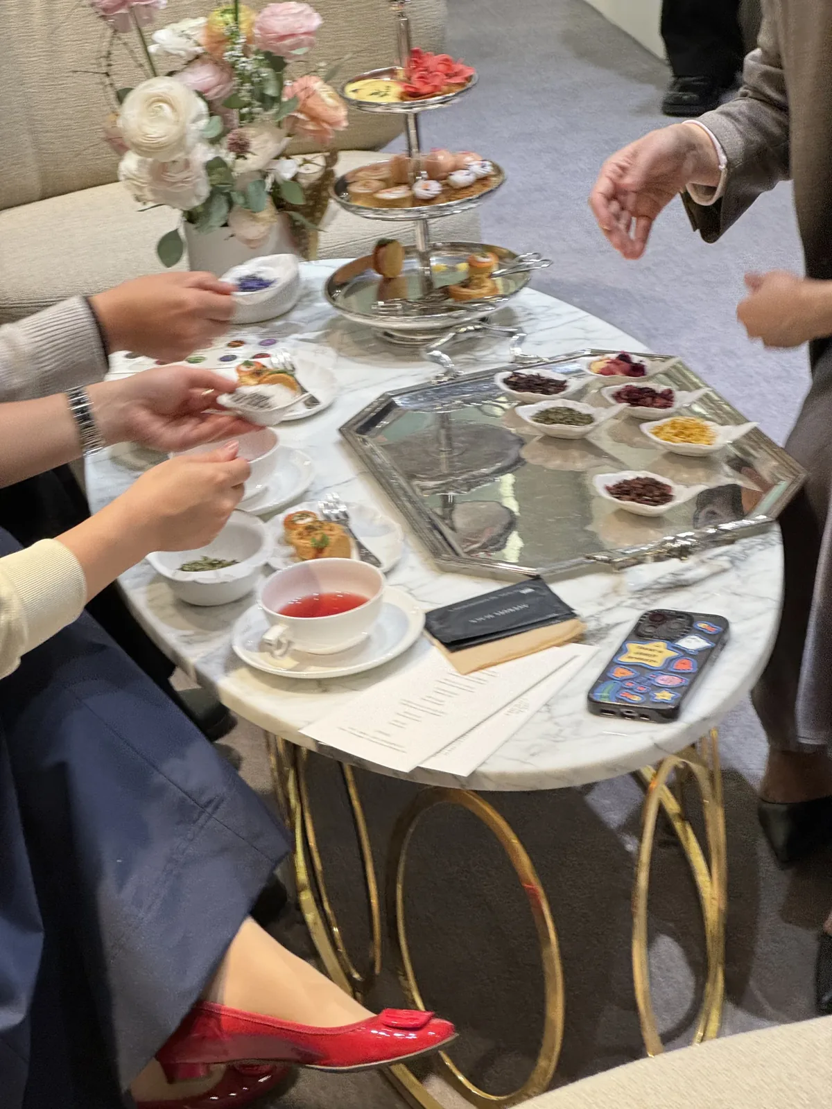 VIP티클래스시간 진행 전 세팅 예시 — 쇼메프라이빗 VIP티블렌딩클래스 롯데본점 테이블 준비